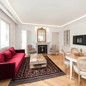 Apartment Luxury Montaigne, Paris